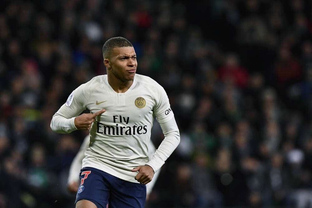 文班亚马把“天赋”完整写成了数据，35分15篮板6盖帽三连历史首人，连2K游戏都不敢如此调校